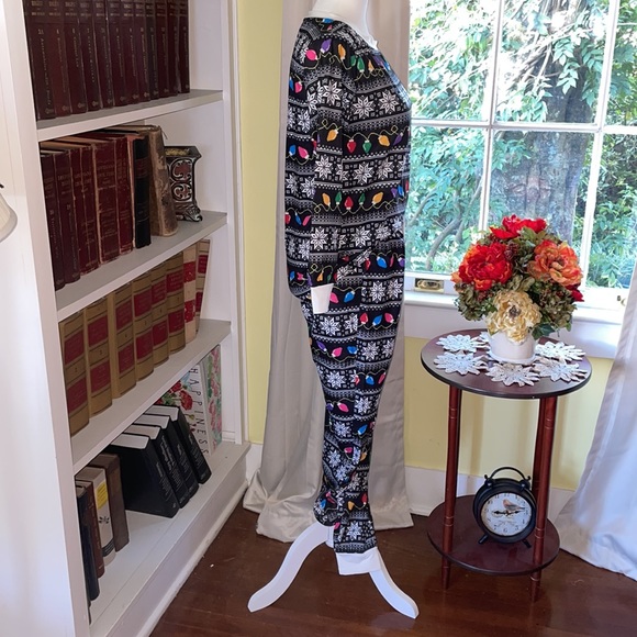 NWT Matching Family Christmas Light Pajama Set Women’s Size Small - Picture 2 of 11
